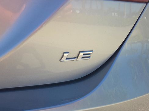 Used 2022 Toyota Camry LE image 11