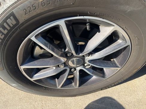 Used 2017 Dodge Grand Caravan SXT image 13