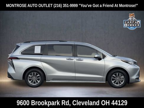 Used 2023 Toyota Sienna XLE image 3