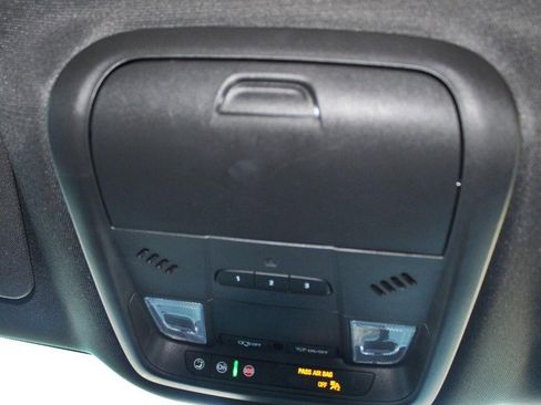 Used 2023 Buick Enclave Essence image 45