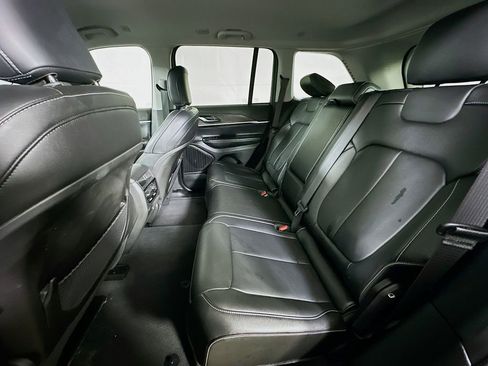 Used 2023 Jeep Grand Cherokee Limited AWD/4WD image 14