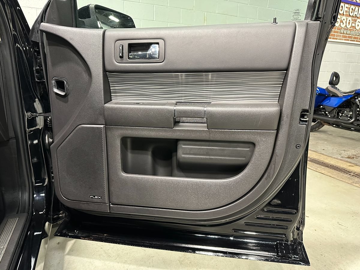Used 2018 Ford Flex Limited w/ Equipment Group 301A AWD/4WD image 10