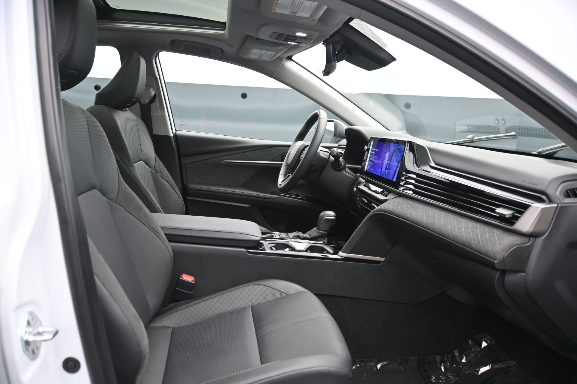 Used 2025 Toyota Camry XLE AWD/4WD image 13