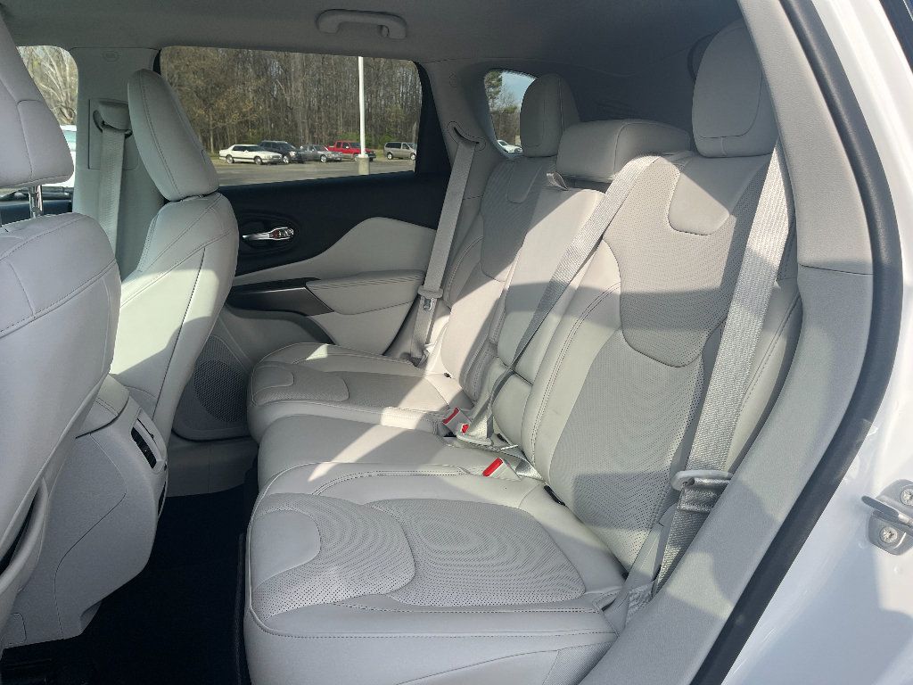 Used 2020 Jeep Cherokee Limited w/ Luxury Group AWD/4WD image 19