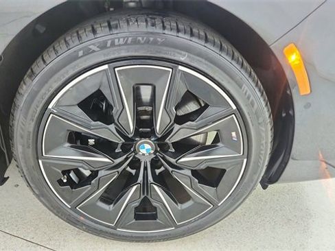Used 2024 BMW 740i w/ Premium Package image 62