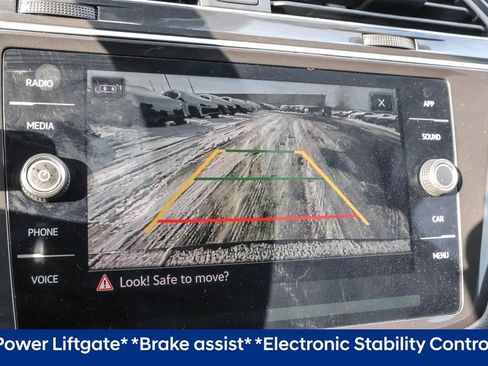 Certified 2024 Volkswagen Tiguan SE image 7