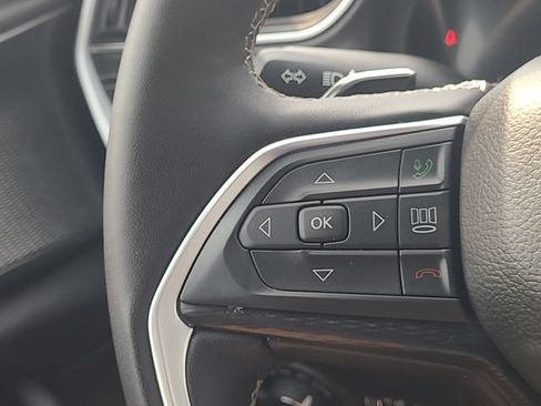 Used 2025 Jeep Grand Cherokee Altitude AWD/4WD image 17