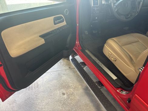 Used 2010 Chevrolet Colorado LT image 13