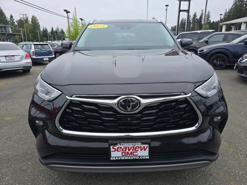 Used 2023 Toyota Highlander Platinum AWD/4WD image 2