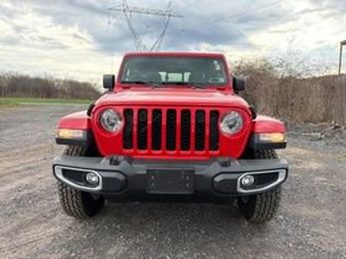 Used 2021 Jeep Gladiator Sport image 2