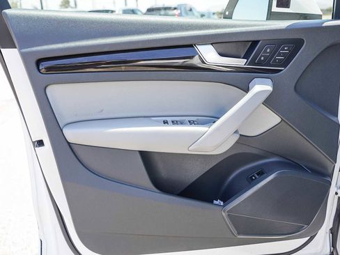 Used 2019 Audi Q5 Premium w/ Convenience Package image 17