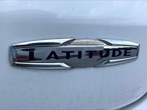 Used 2024 Jeep Compass Latitude AWD/4WD image 23