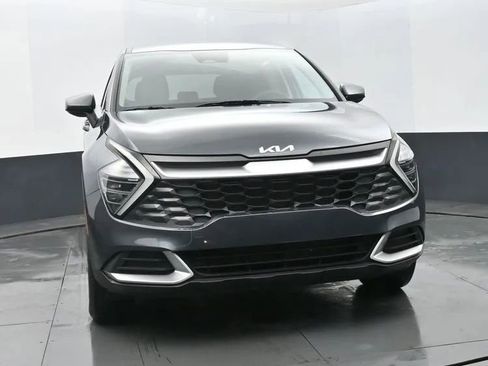 Used 2025 Kia Sportage LX image 3