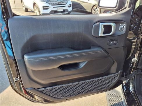 Used 2023 Jeep Gladiator Overland image 10