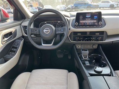 Used 2023 Nissan Rogue SV image 12