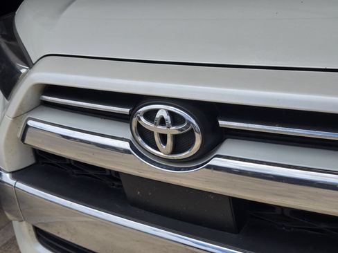 Used 2021 Toyota 4Runner Limited AWD/4WD image 4