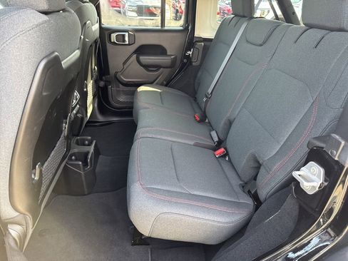 Used 2026 Jeep Wrangler Unlimited Rubicon AWD/4WD image 6