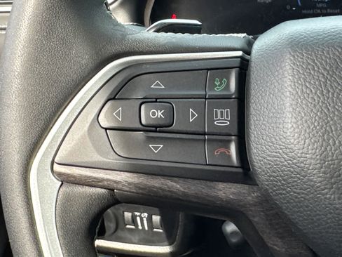 Used 2023 Jeep Grand Cherokee Limited w/ Luxury Tech Group II image 21