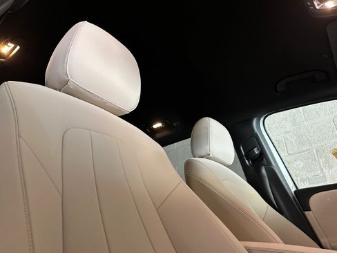 New 2025 Mercedes-Benz GLB 250 4MATIC image 16