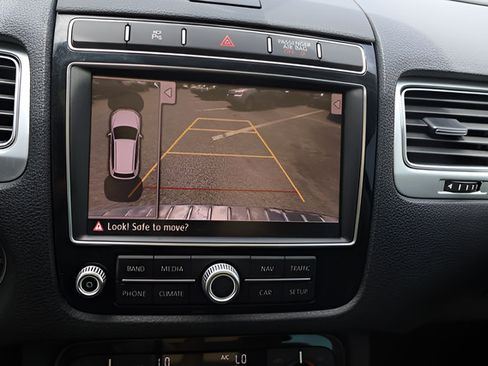Used 2015 Volkswagen Touareg VR6 AWD/4WD image 25