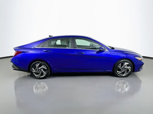 Used 2024 Hyundai Elantra Limited FWD image 7