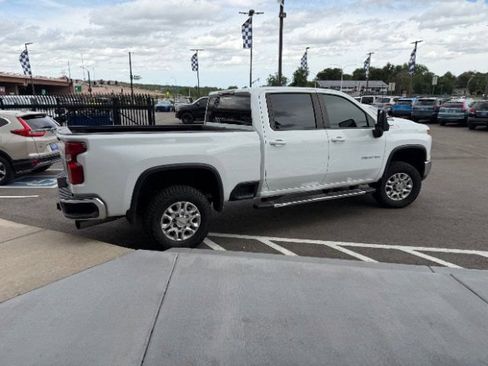 Used 2024 Chevrolet Silverado 2500 LT AWD/4WD image 7