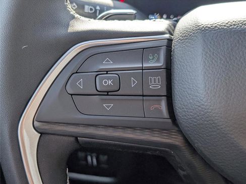 New 2025 Jeep Grand Cherokee Altitude image 32