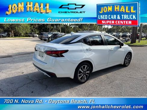 Used 2022 Nissan Versa SV FWD image 11