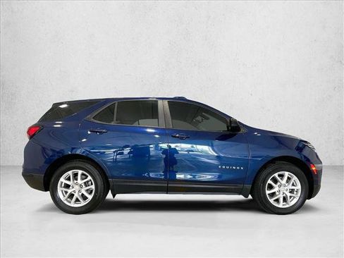 Used 2022 Chevrolet Equinox LS FWD image 5