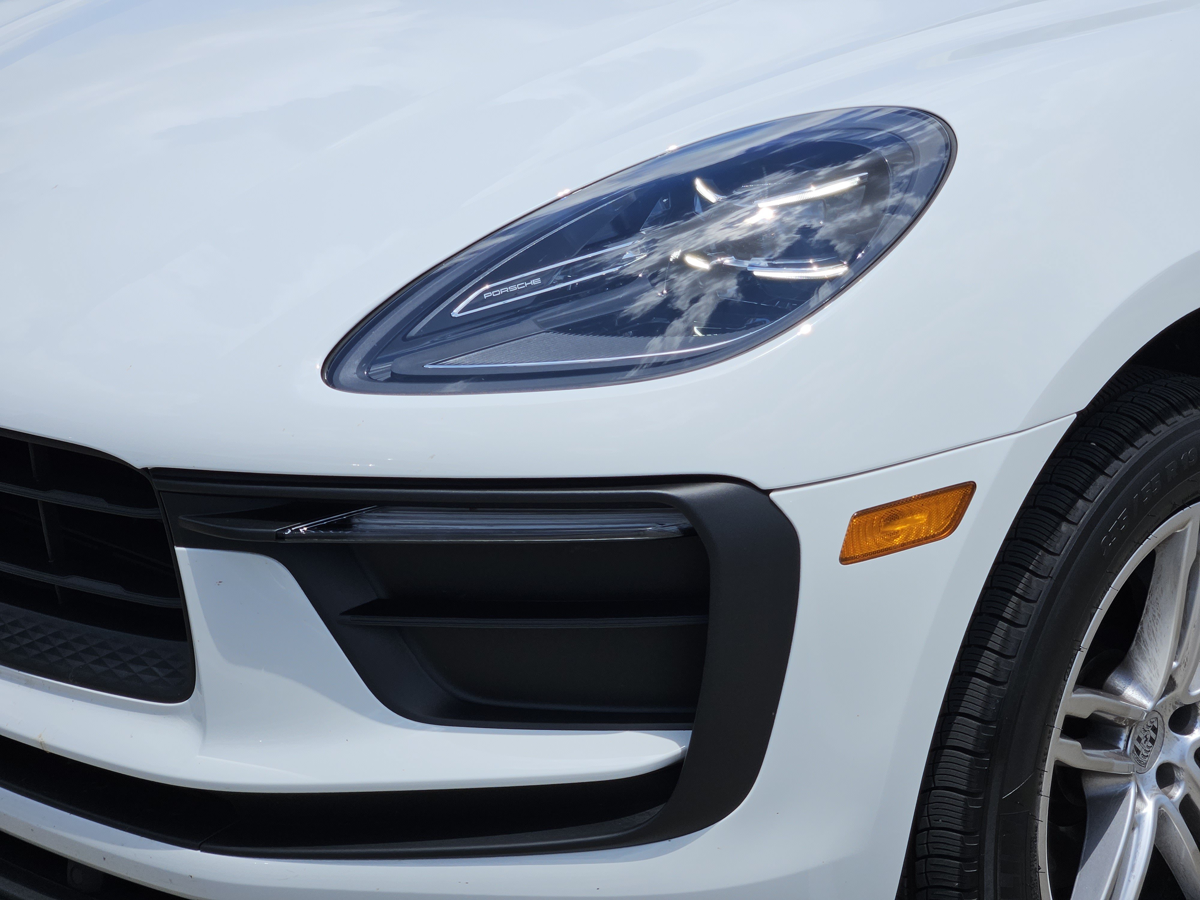Certified 2026 Porsche Macan AWD/4WD image 12