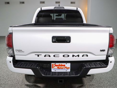 Used 2023 Toyota Tacoma TRD Off-Road w/ Technology Package AWD/4WD image 8