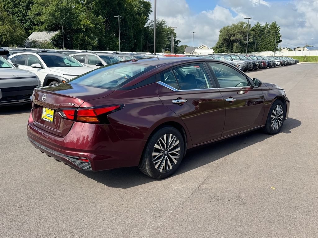 Used 2024 Nissan Altima 2.5 SV FWD image 3