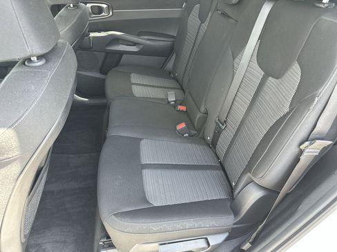 Certified 2025 Kia Sorento LX FWD image 23