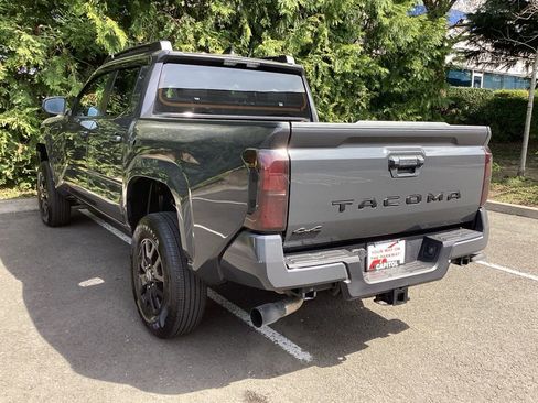 Used 2025 Toyota Tacoma SR5 image 10