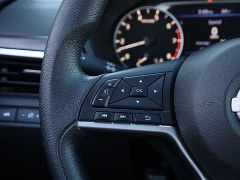 Used 2025 Nissan Altima 2.5 SV image 11