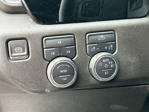 Used 2025 Chevrolet Silverado 2500 LT w/ Convenience Package AWD/4WD image 10