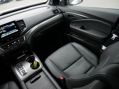 Used 2023 Honda Passport EX-L image 11