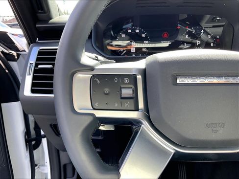 Used 2025 Land Rover Discovery S AWD/4WD image 21