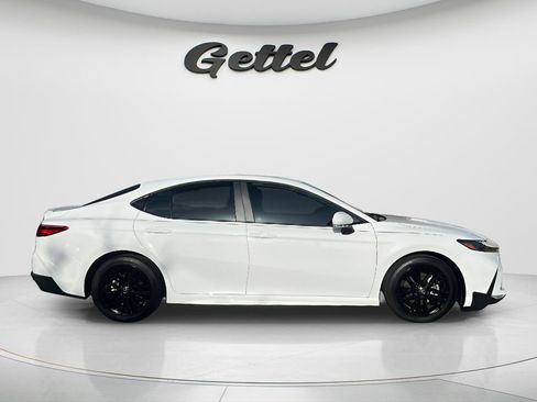 Used 2026 Toyota Camry SE FWD image 4