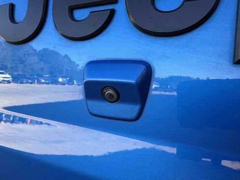 Used 2023 Jeep Gladiator Sport image 14