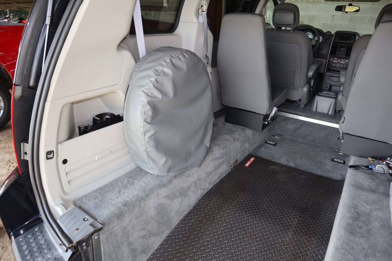 Used 2010 Dodge Grand Caravan SE FWD image 21