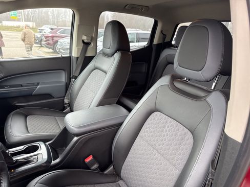 Used 2017 Chevrolet Colorado Z71 image 25