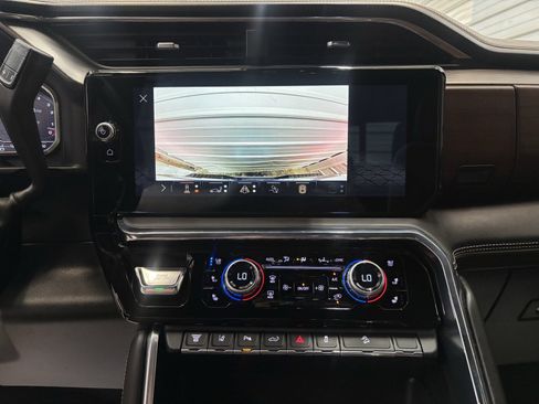 Used 2024 GMC Sierra 3500 Denali Ultimate image 17