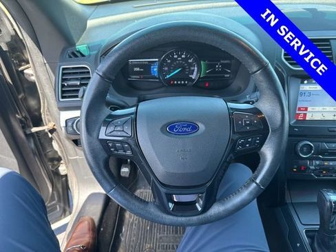 Used 2017 Ford Explorer XLT w/ Equipment Group 202A AWD/4WD image 6