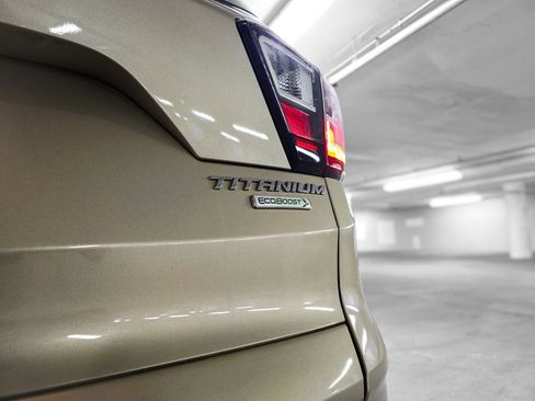 Used 2017 Ford Escape Titanium image 12