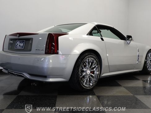 Used 2009 Cadillac XLR image 25