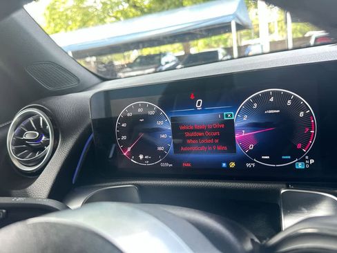 Used 2025 Mercedes-Benz GLB 250 4MATIC w/ Exclusive Package image 16