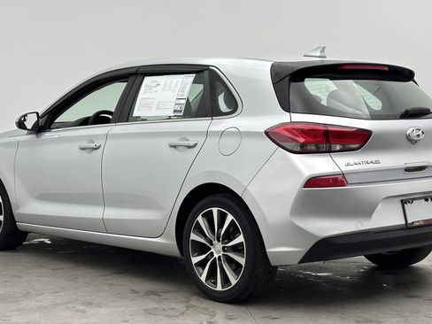 Used 2018 Hyundai Elantra GT FWD image 4