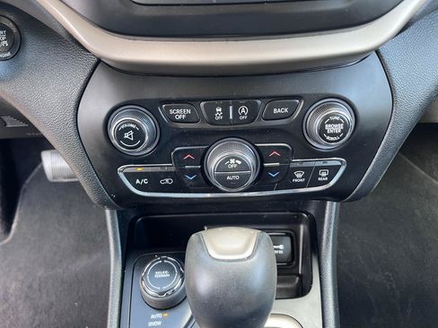 Used 2016 Jeep Cherokee Limited AWD/4WD image 33