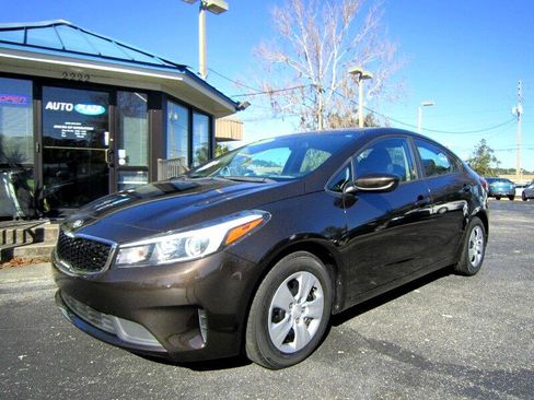 Used 2017 Kia Forte LX w/ LX Popular Package image 2